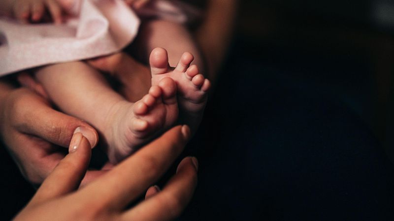 El juez devuelve a unos padres de Toledo la custodia de su beb tras retirrsela a los seis das de nacer