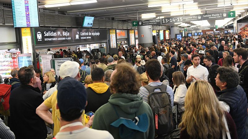 Los trenes entre Madrid y Andaluca vuelven a circular tras dejar miles de afectados: "He estado 15 horas encerrado"
