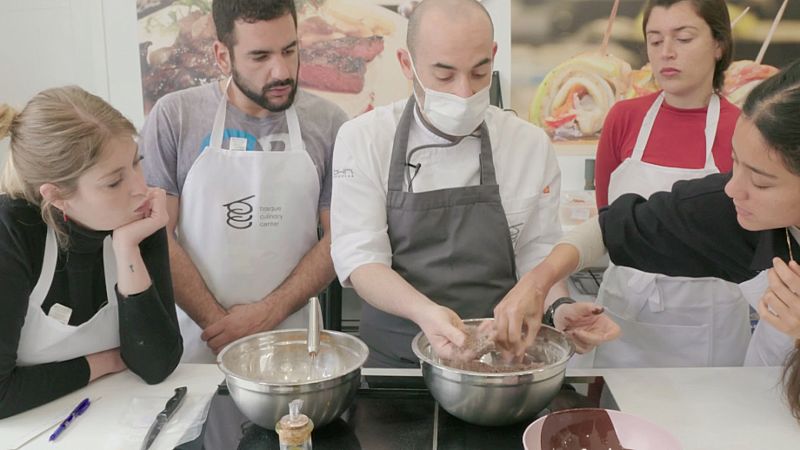 Aprende tcnicas de vanguardia y emplatado con los aspirantes de MasterChef 10