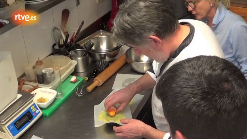 Formacin de los aspirantes de MasterChef. Clase sobre el huevo